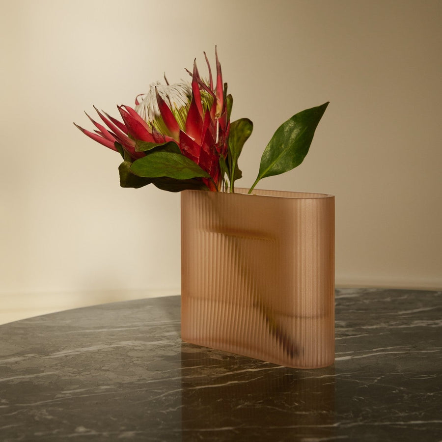 Vase en verre soufflé orange 16,5cm Ridge - Muuto - The Cool Republic