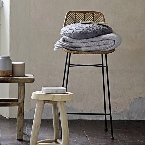 La convivialité des tabourets en rotin scandinaves - The Cool Republic