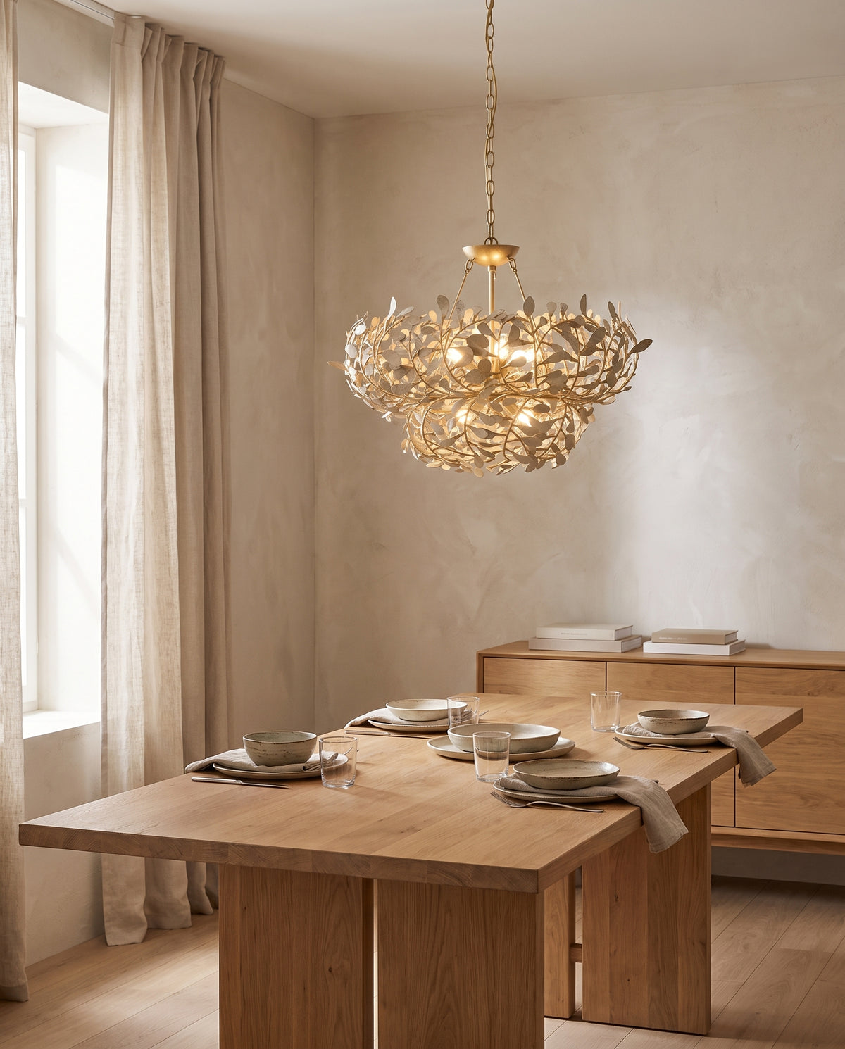 Suspension en fer feuille d'or ancienne 71x41cm Maybrook - Hudson Valley Lighting en situation