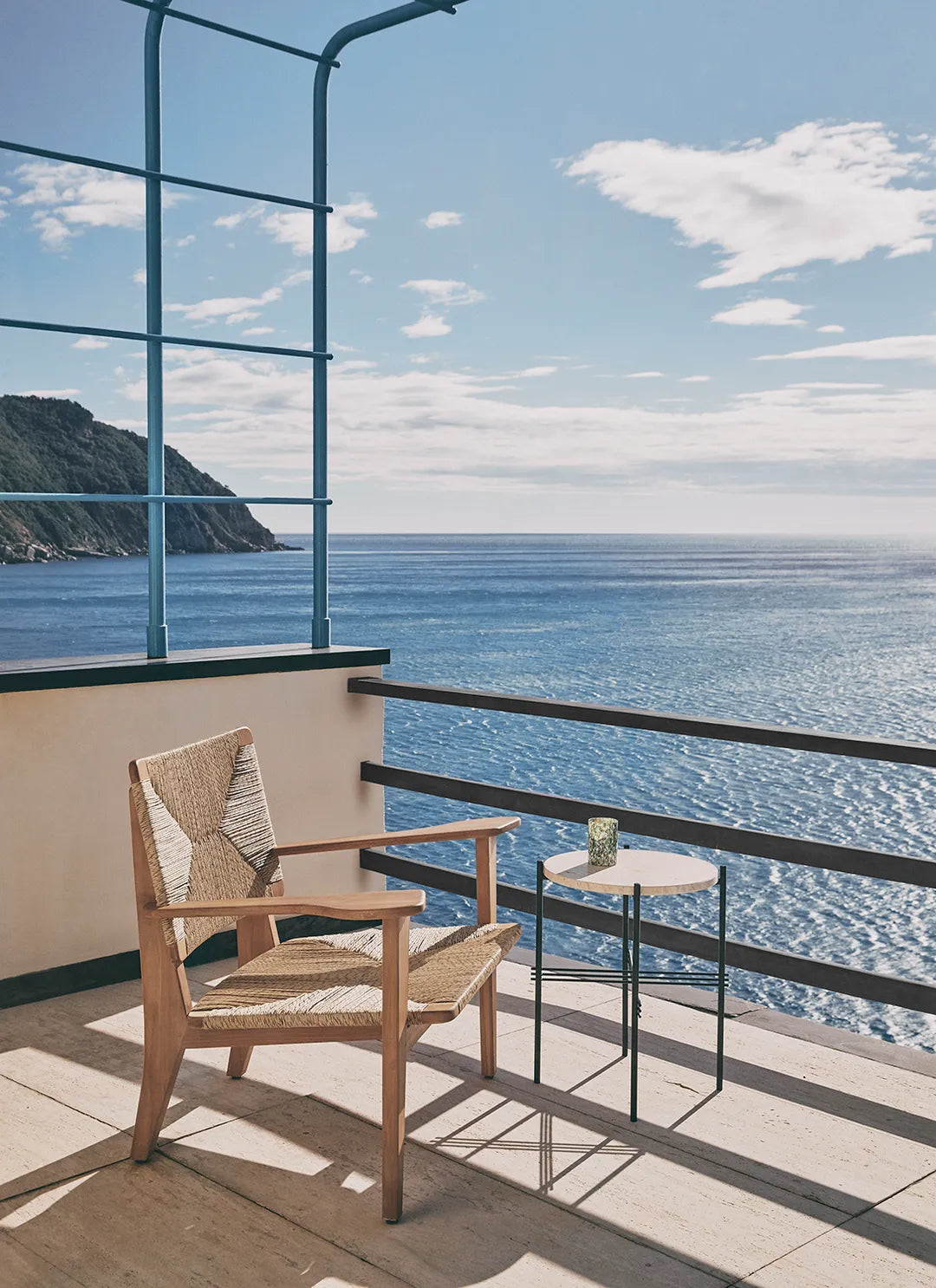 Poltrona da esterno in teak F-Chair - Gubi