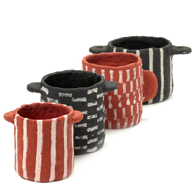 cache-pot-en-papier-mache-noir-serax-2