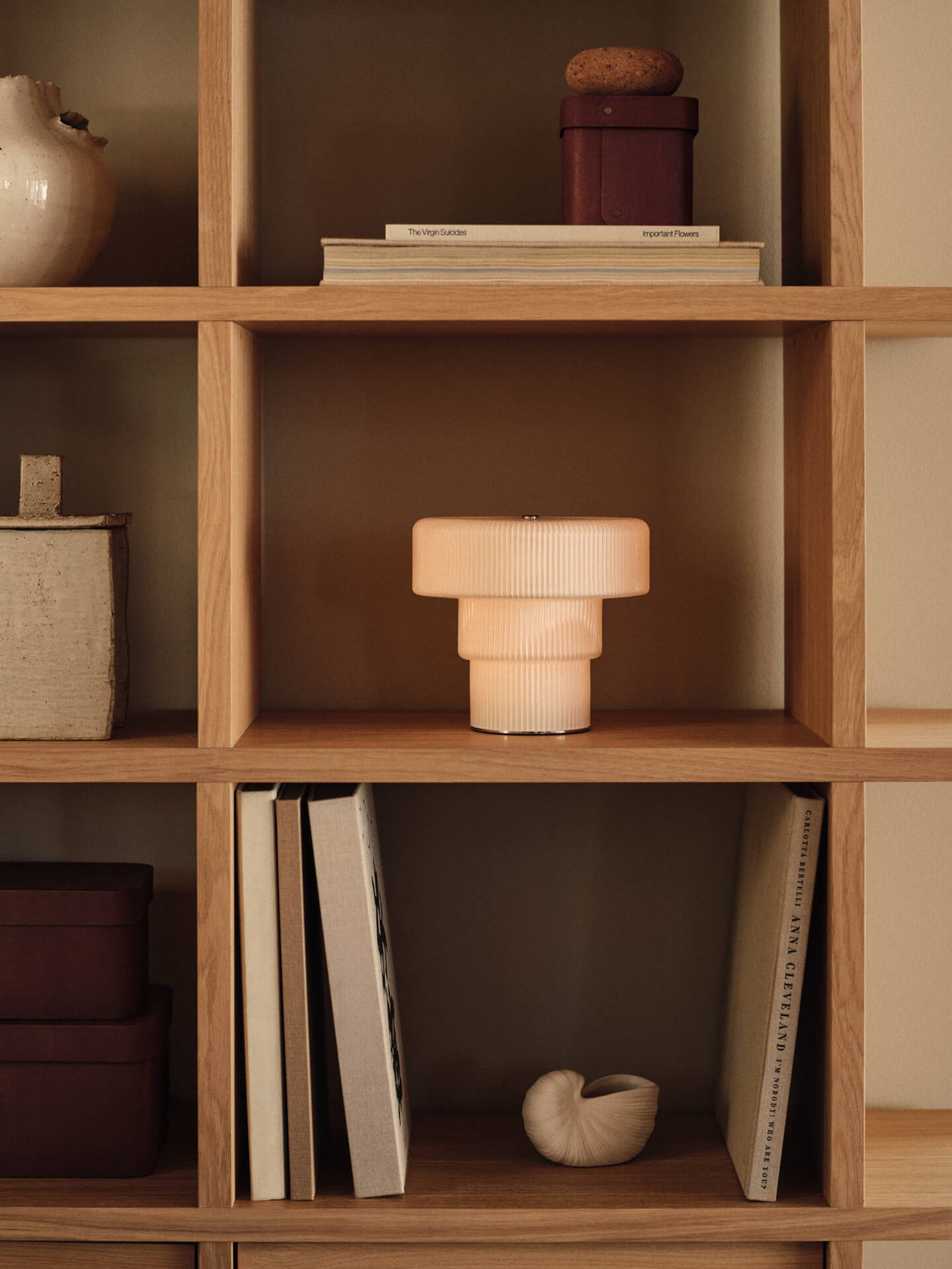 Lampe portable en verre soufflé blanc et acier chromé 19 x 16,5 cm Ripple - Ferm Living
