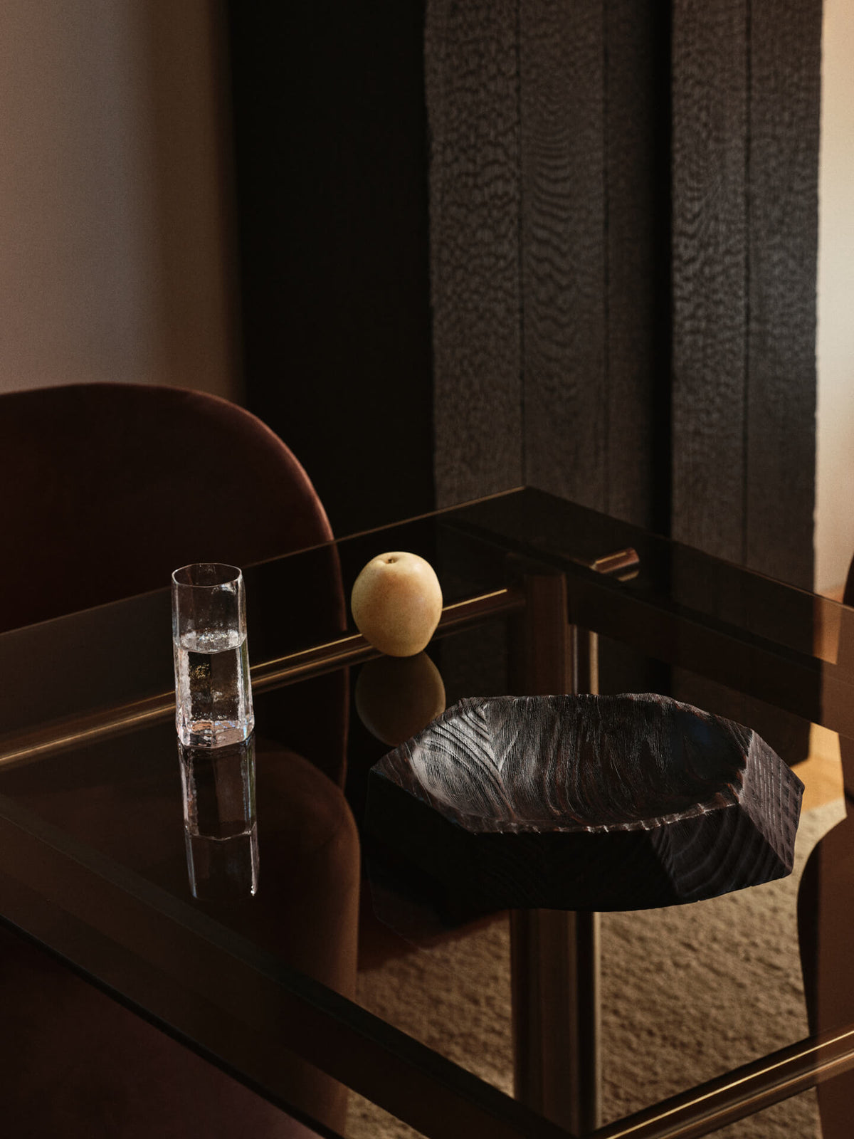 Table à manger rectangulaire en acier inoxydable brossé et verre teinté foncé 160 x 90 cm Atura - Ferm Living