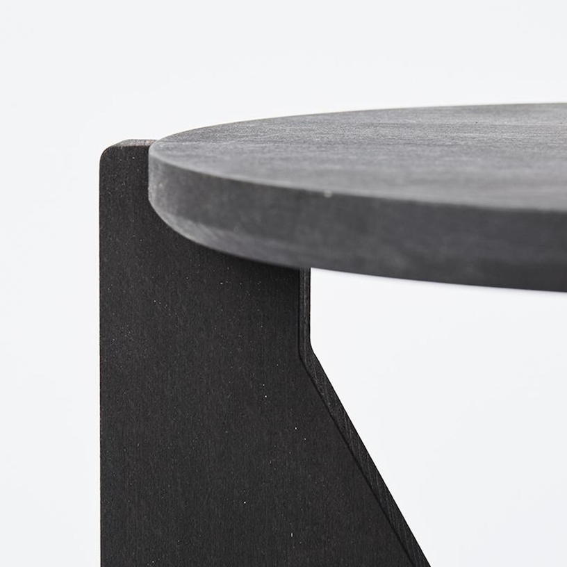 table-basse-en-bois-noir-kristina-dam-studio-2