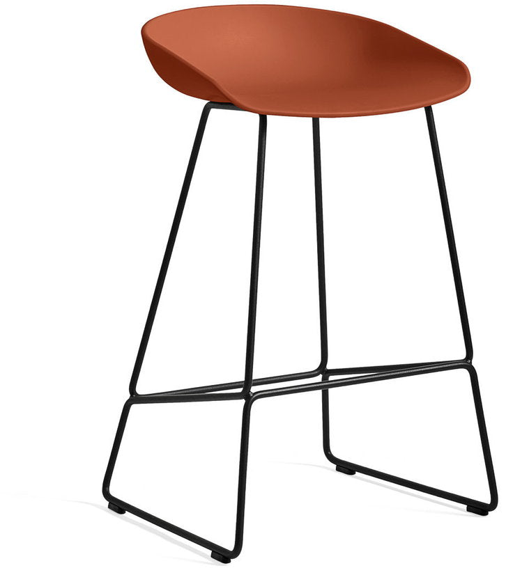 tabouret-de-bar-en-metal-orange-et-pietement-noir-64-cm-aas-38-hay-1
