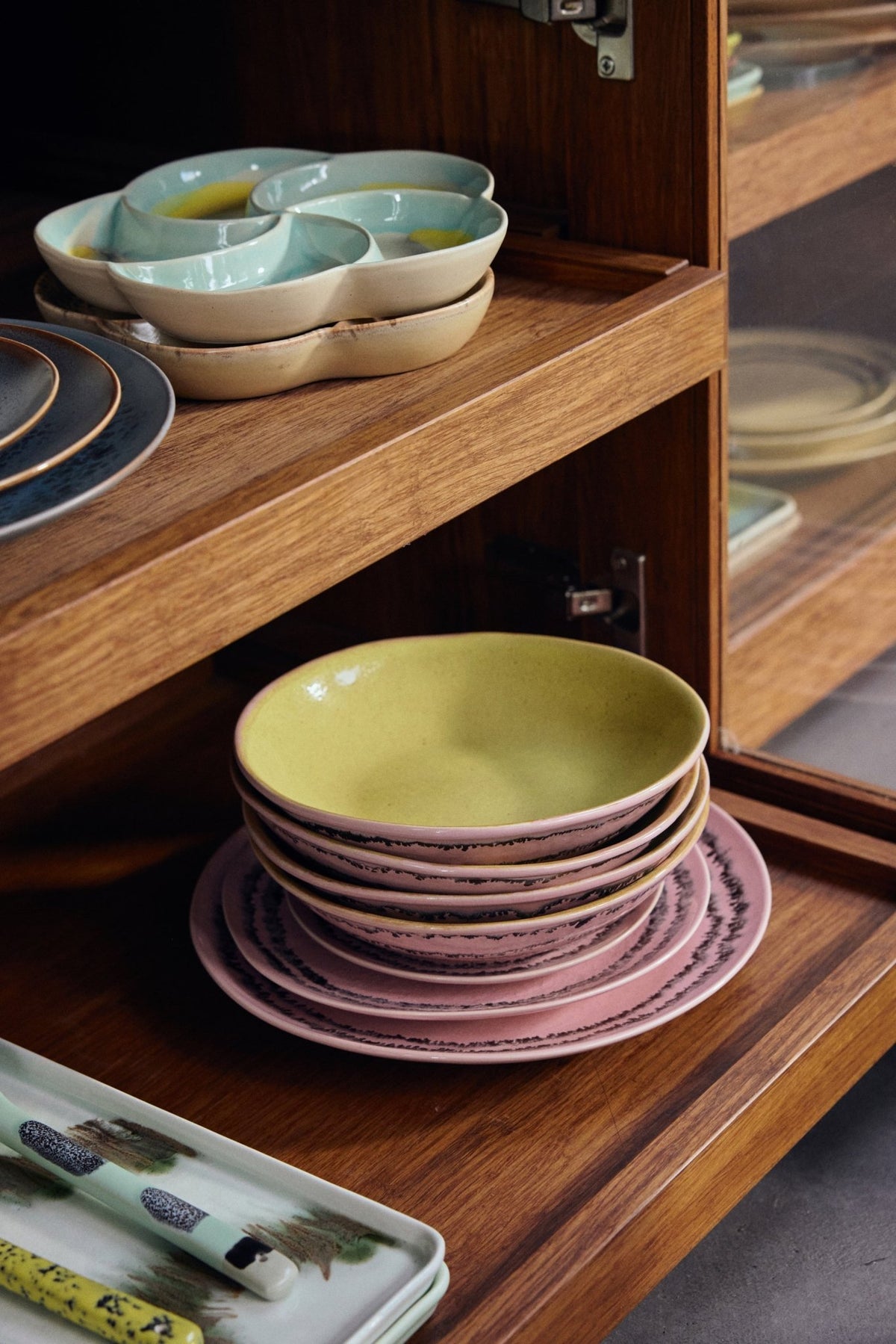 2 Assiettes à diner rondes en grès rose 27,5cm Vaisselle 70s - HKLiving - The Cool Republic