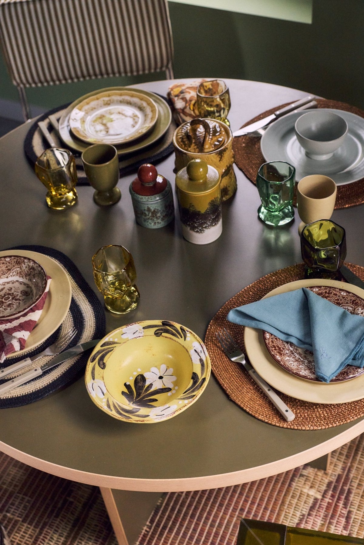 2 assiettes plates en grès jaune 26,5x2,5cm Farmhouse Ceramics - HKliving - The Cool Republic