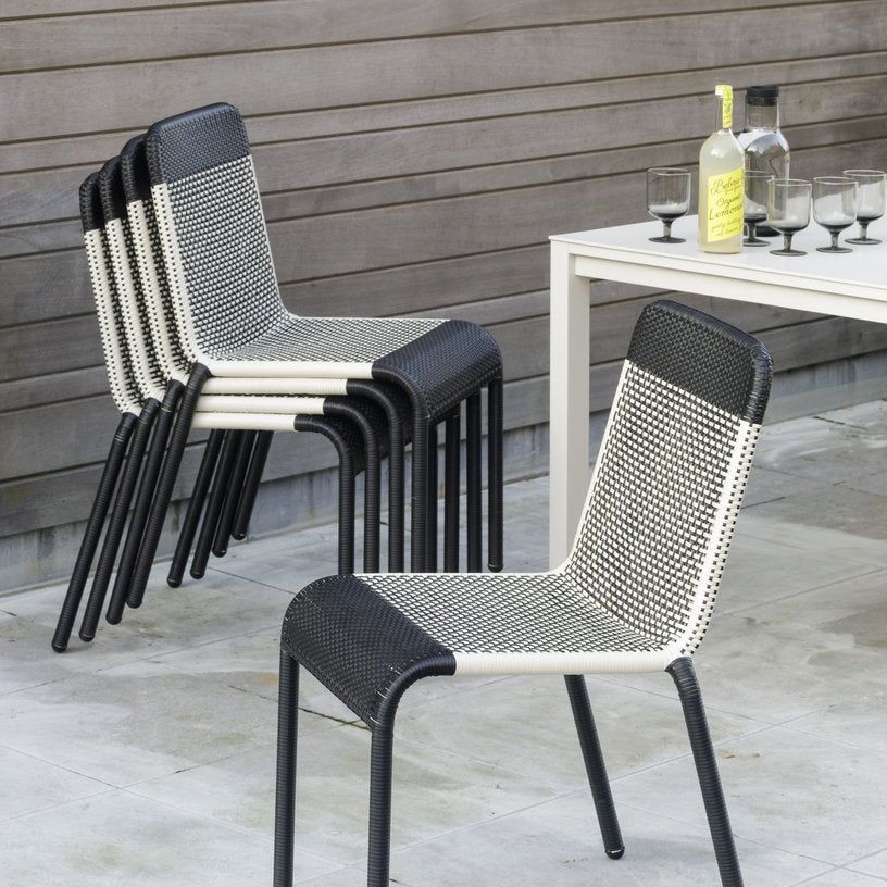 2 Chaises de jardin noire et blanche Tobago - KOK - The Cool Republic
