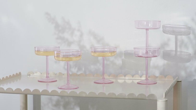 2 coupes en verre teintées rose Tint - HAY - The Cool Republic
