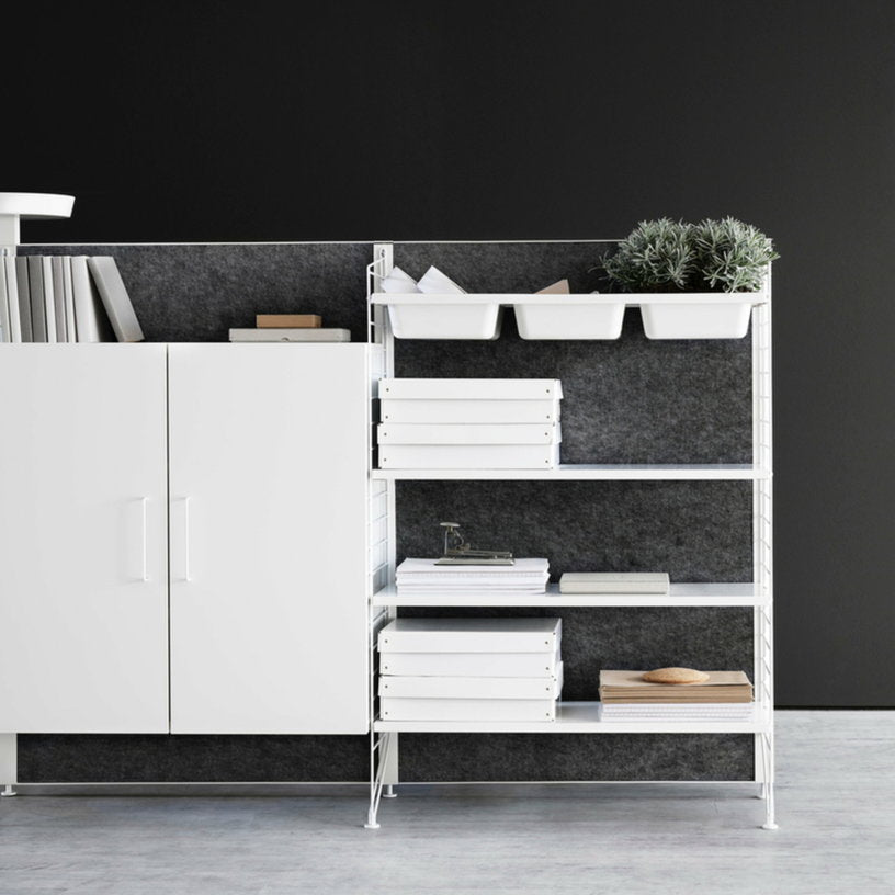 2 montants verticaux en métal blancs autoportants - String furniture - The Cool Republic