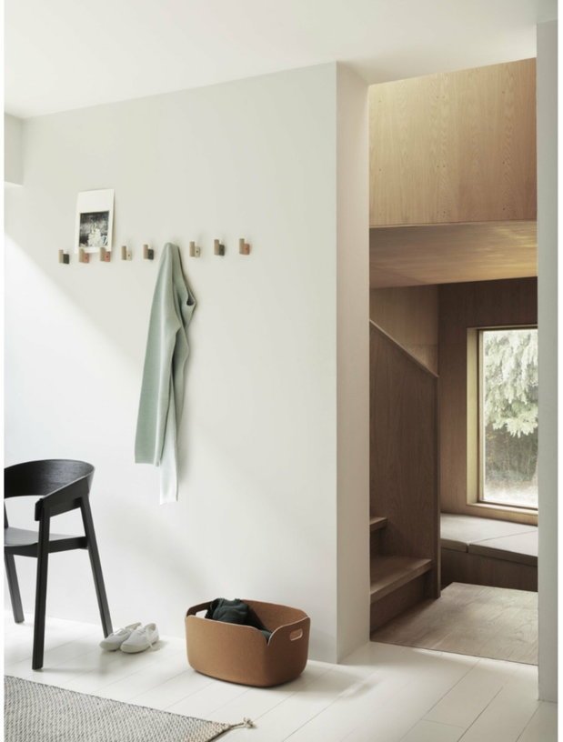 2 Patères murales en chêne et aluminium gris Attach - Muuto - The Cool Republic