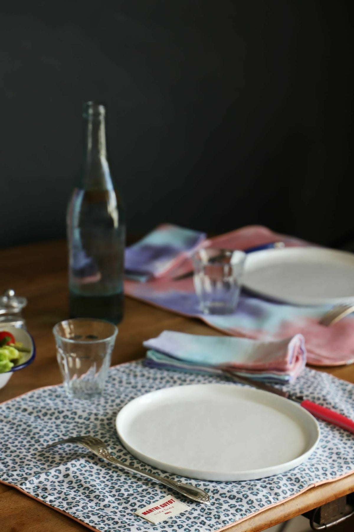 2 sets de table réversibles motif léopard bleu et tie and dye Graou Bleu - Maryne Guyot Créations - The Cool Republic