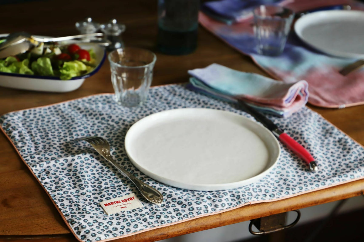 2 sets de table réversibles motif léopard bleu et tie and dye Graou Bleu - Maryne Guyot Créations - The Cool Republic