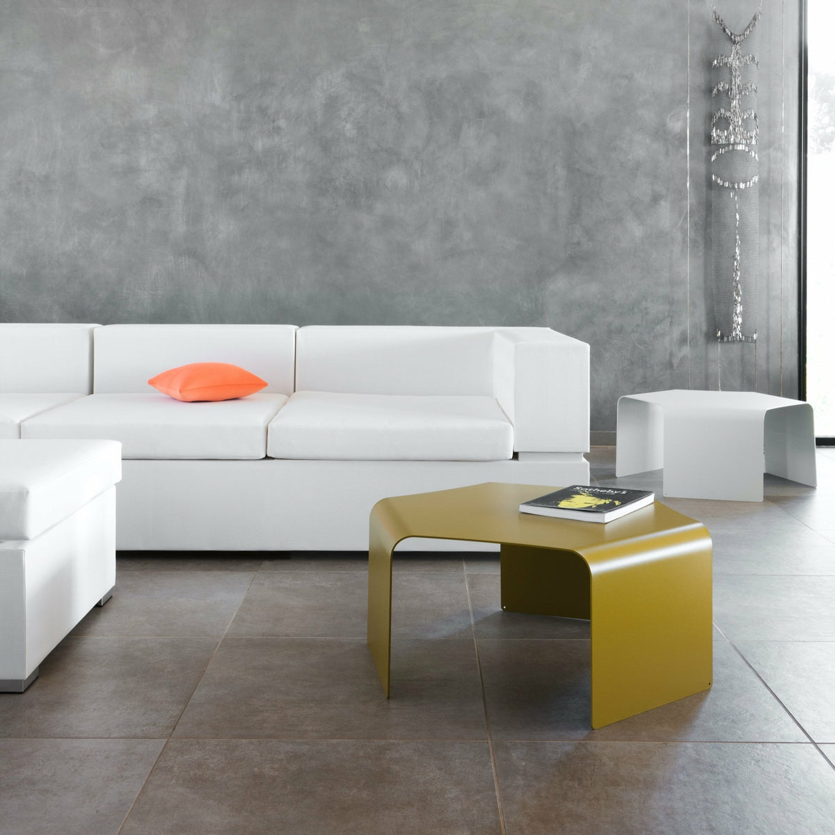 2 Tables basses en acier blanc et sable Ponant - Matière Grise - The Cool Republic