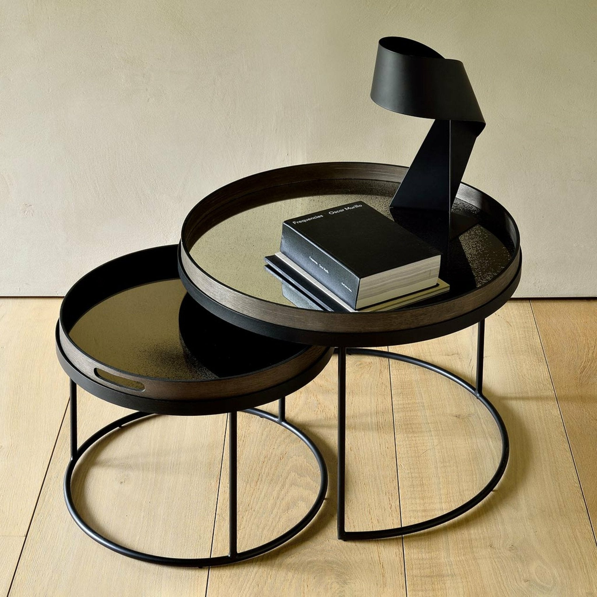 2 tables basses en métal à plateau rond 93 cm - Ethnicraft Accessories - The Cool Republic
