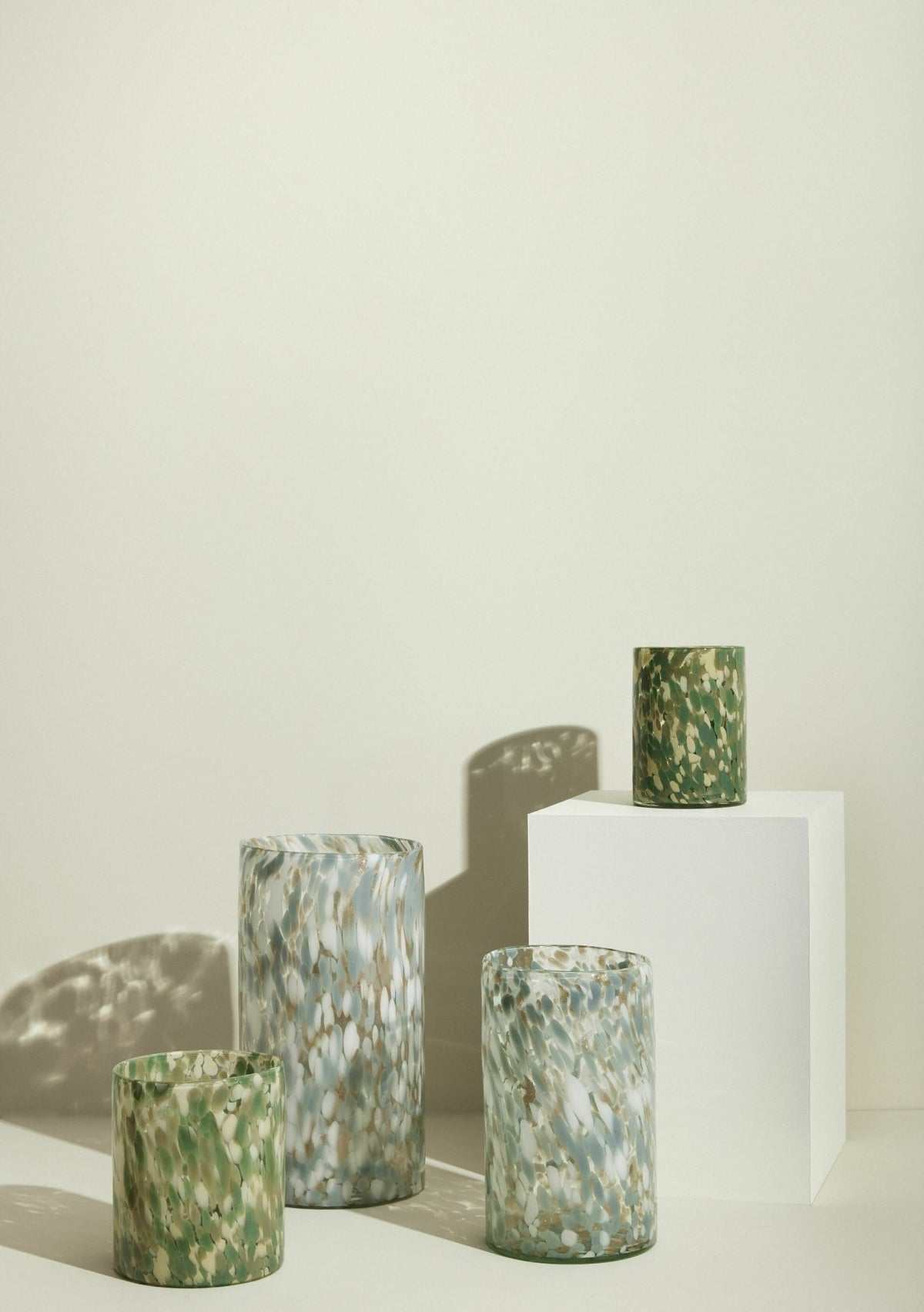 2 vases en verre vert Luce - Hübsch - The Cool Republic