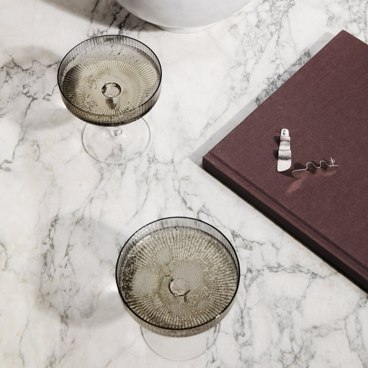 2 Verres à champagne gris Ripple - Ferm Living - The Cool Republic