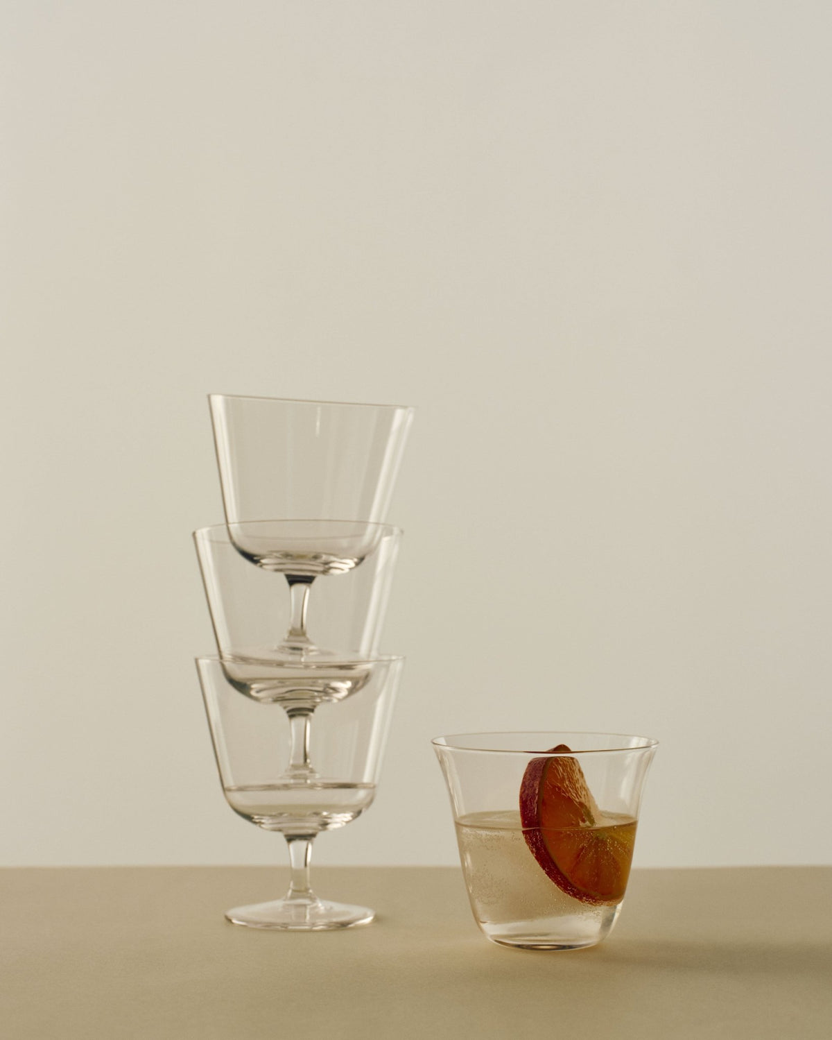 2 Verres à pied courbé transparent - HAY - The Cool Republic