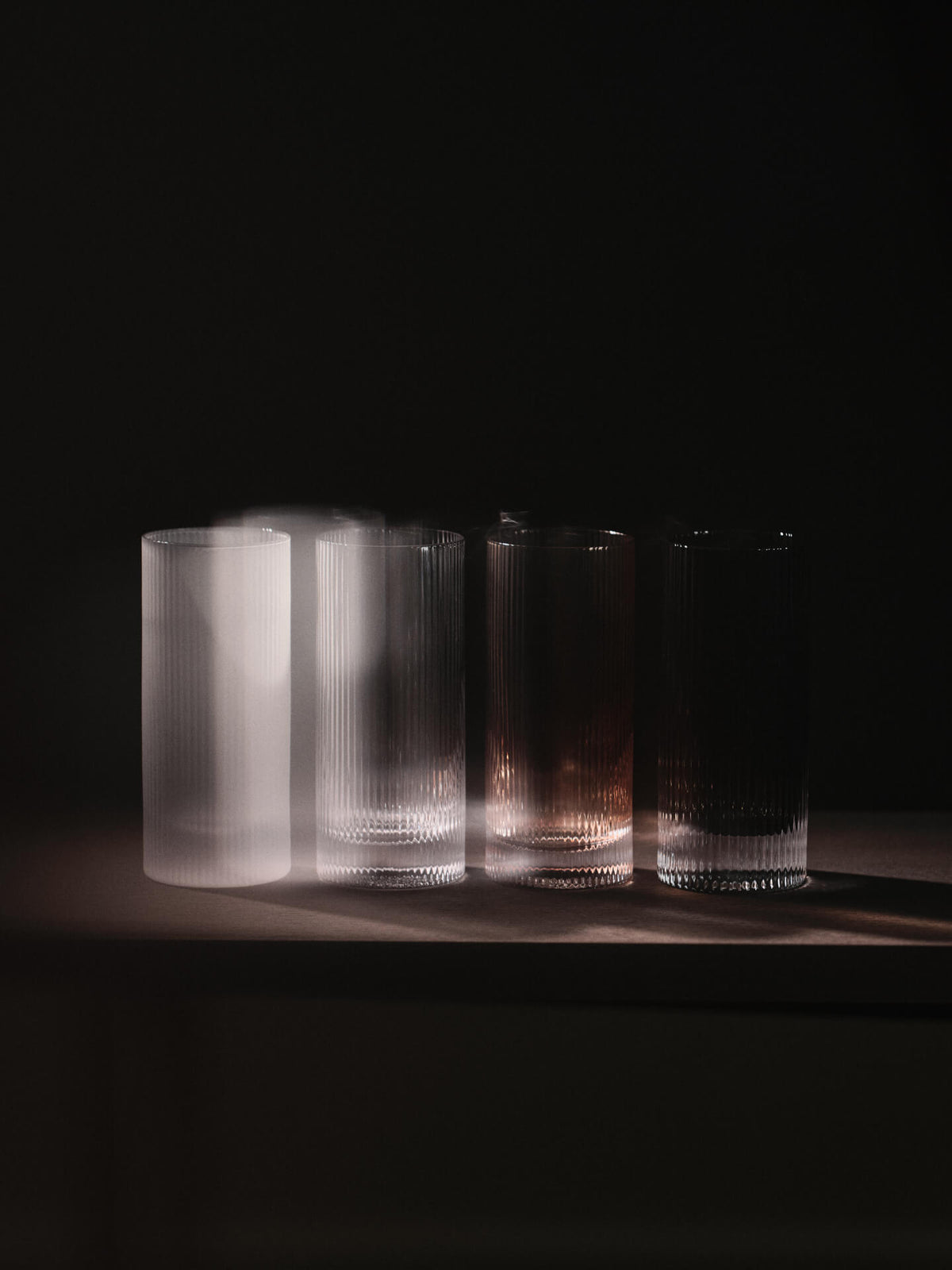 2 Verres hauts en verre soufflé recyclé blanc givré 7 x 16 cm Ripple - Ferm Living - The Cool Republic