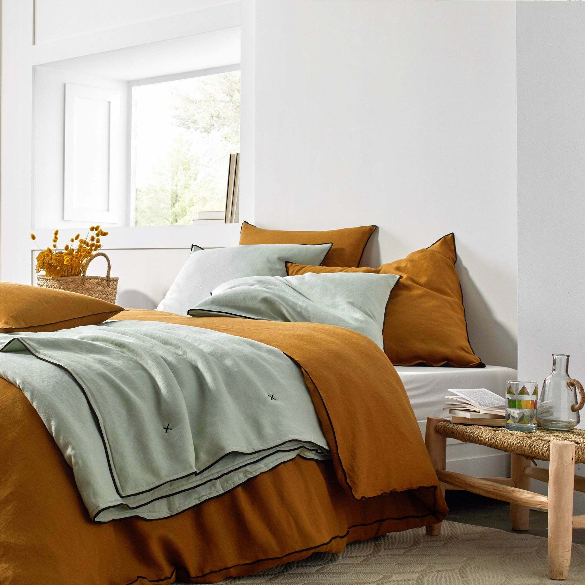 Housse De Couette Carlina Bronze Et Bourdon Noir - Madura — 211635.jpg