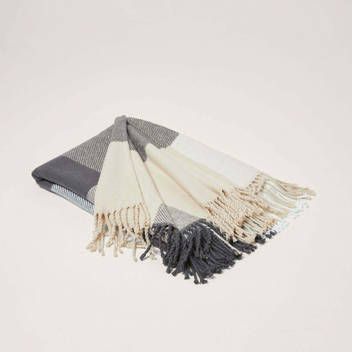 Plaid Livia Gris - Madura — 212979.jpg
