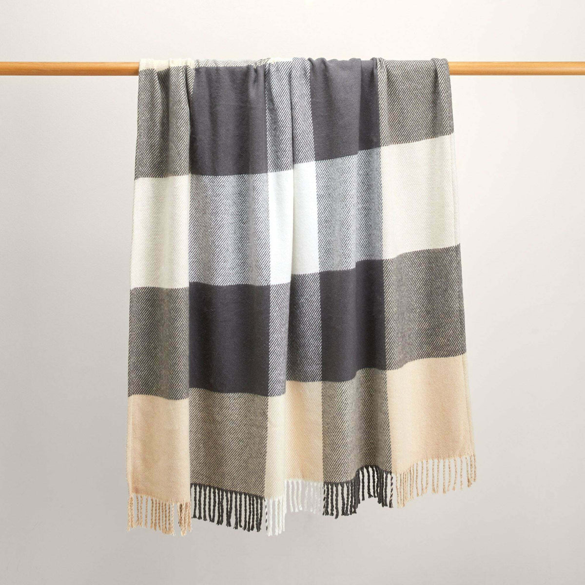 Plaid Livia Gris - Madura — 212980.jpg