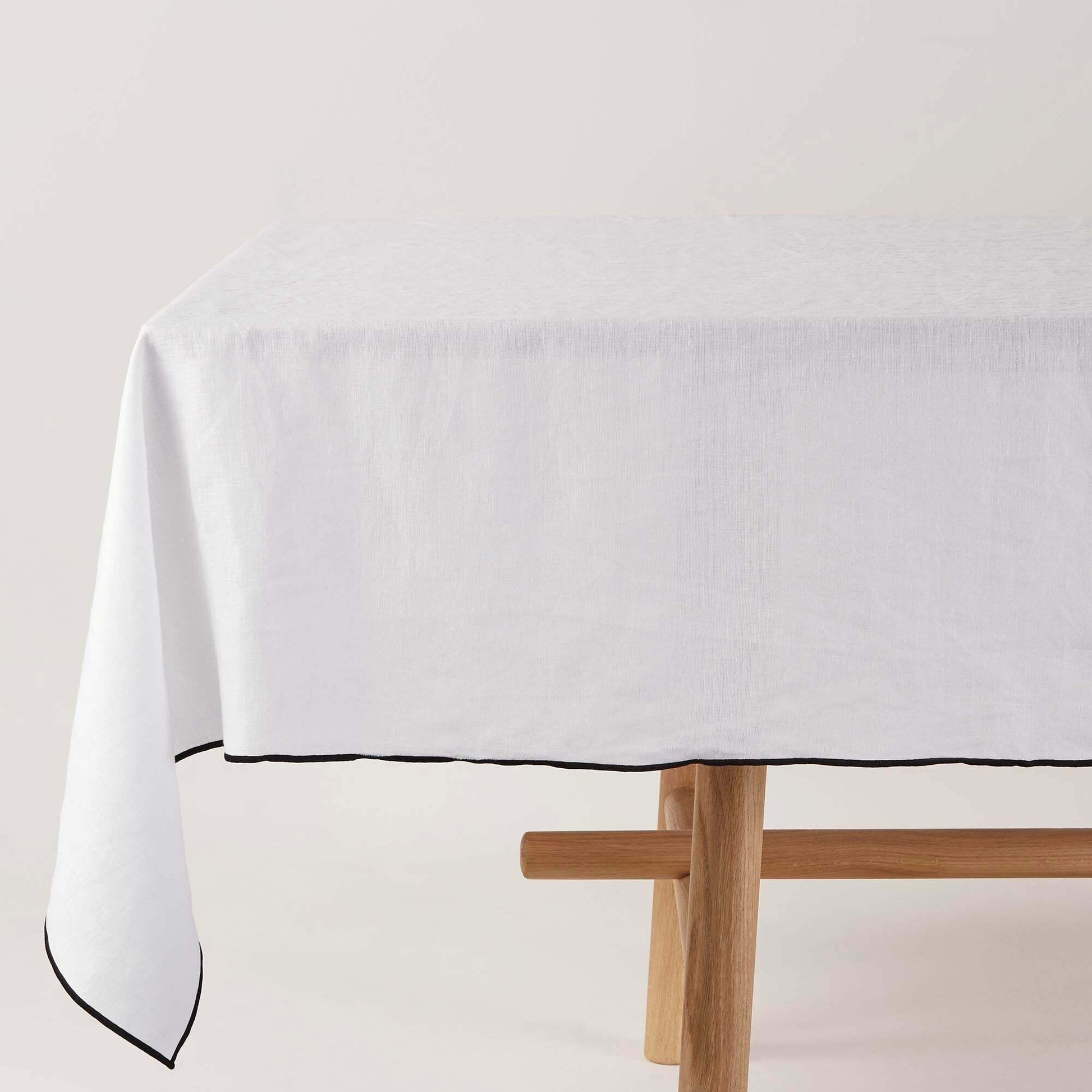 Nappe Rectangulaire Carlina Blanc Et Bourdon Noir - Madura — 213081.jpg