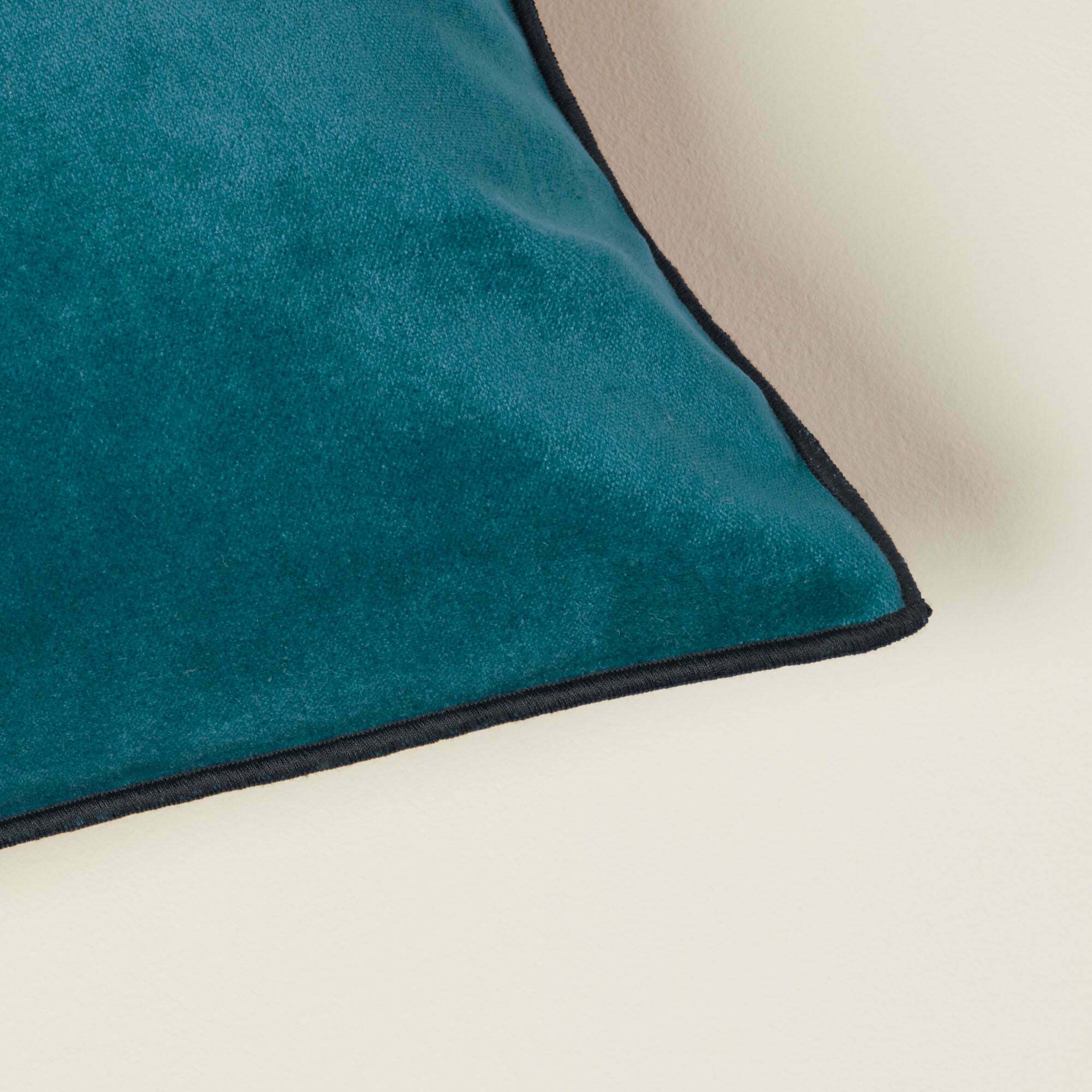 Housse De Coussin Dario Bleu Turquoise Et Bourdon Noir - Madura — 213824.jpg