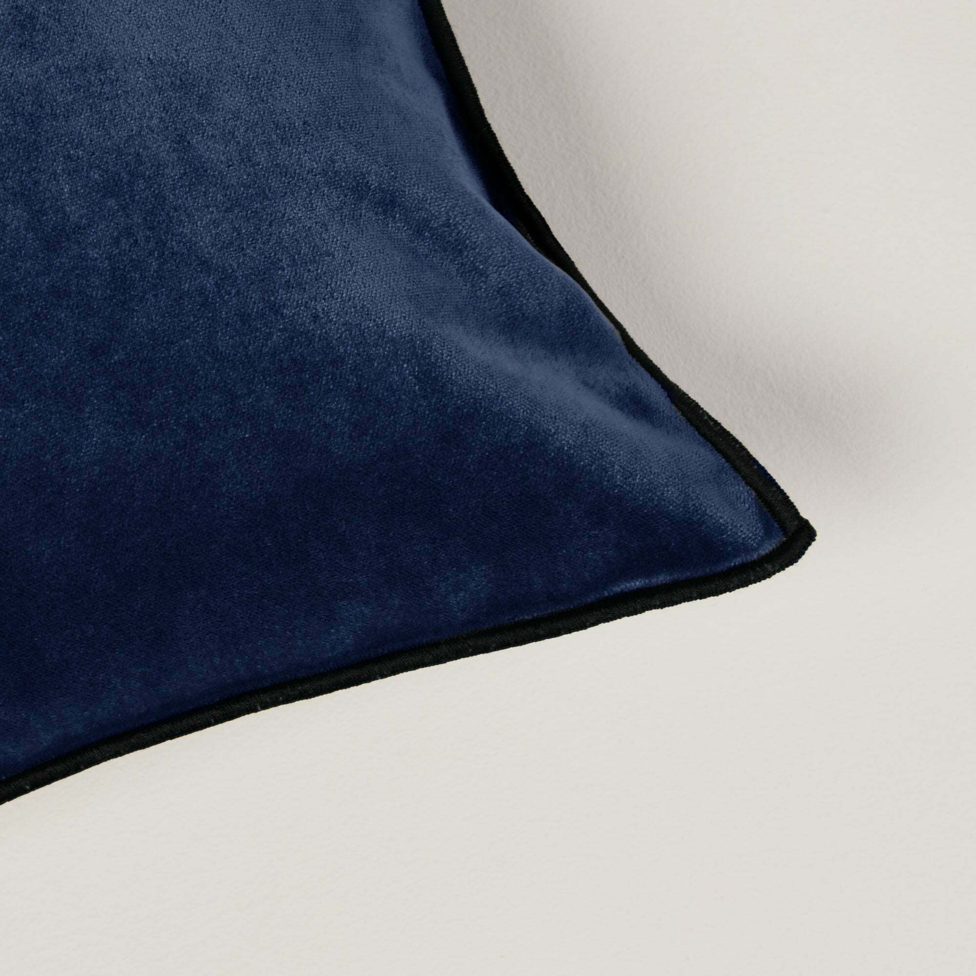 Housse De Coussin Dario Bleu Marine Et Bourdon Noir - Madura — 213831.jpg