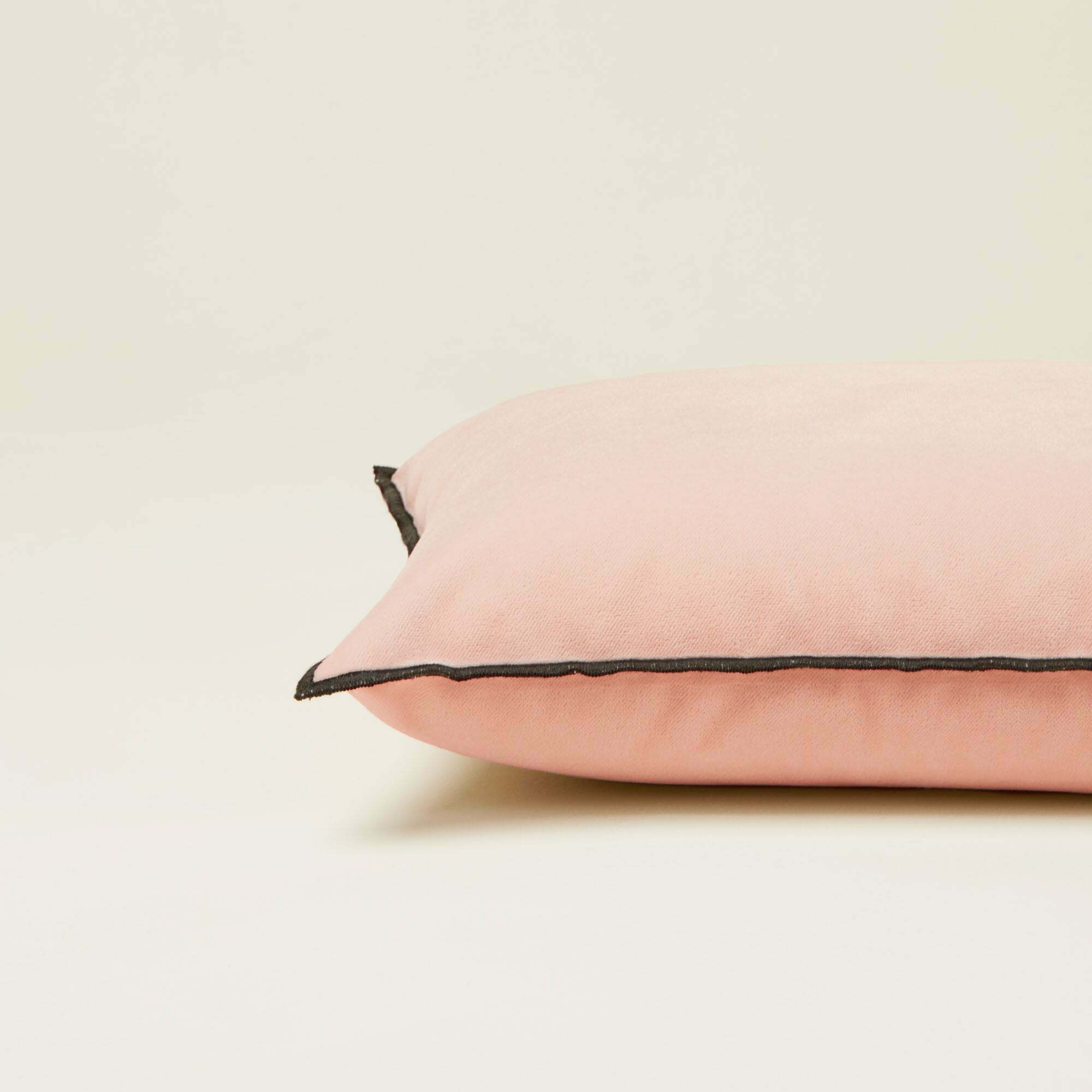 Housse De Coussin Dario Rose Poudré Et Bourdon Noir - Madura — 213889.jpg