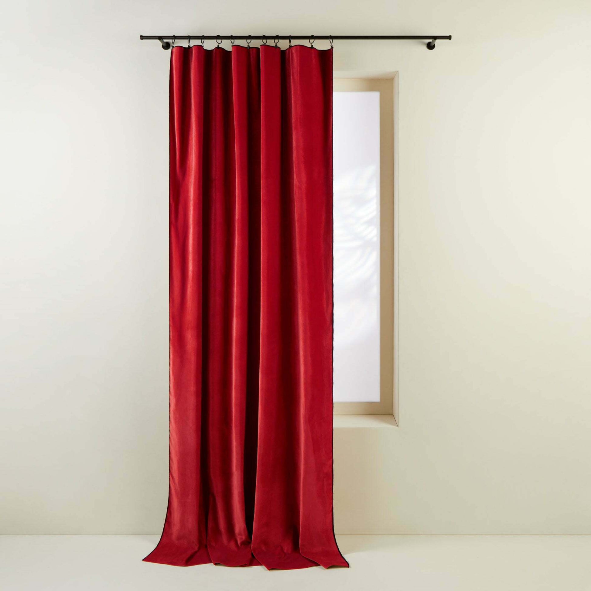 Panneau Dario Rouge Et Bourdon Noir - Madura — 213950.jpg