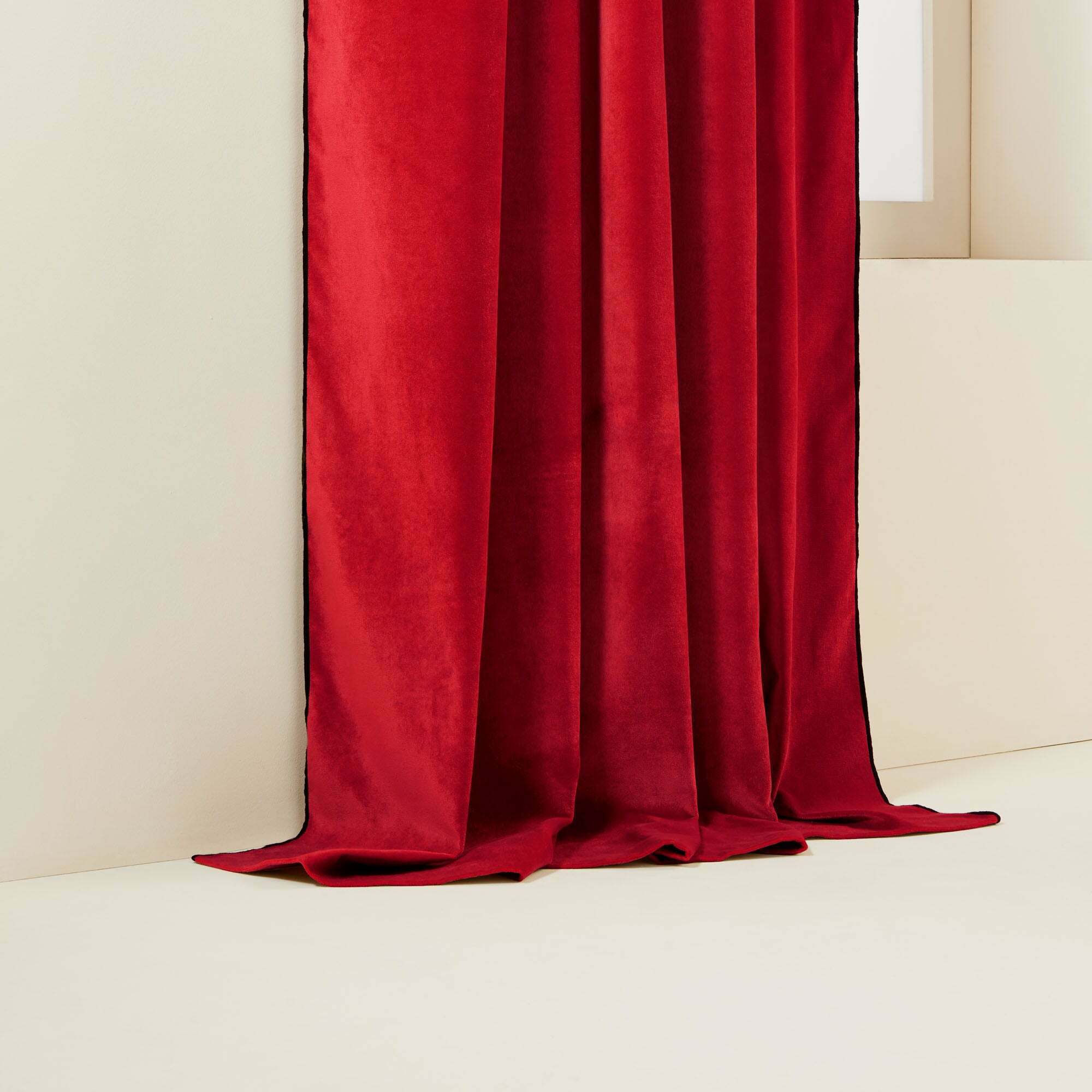 Panneau Dario Rouge Et Bourdon Noir - Madura — 213951.jpg