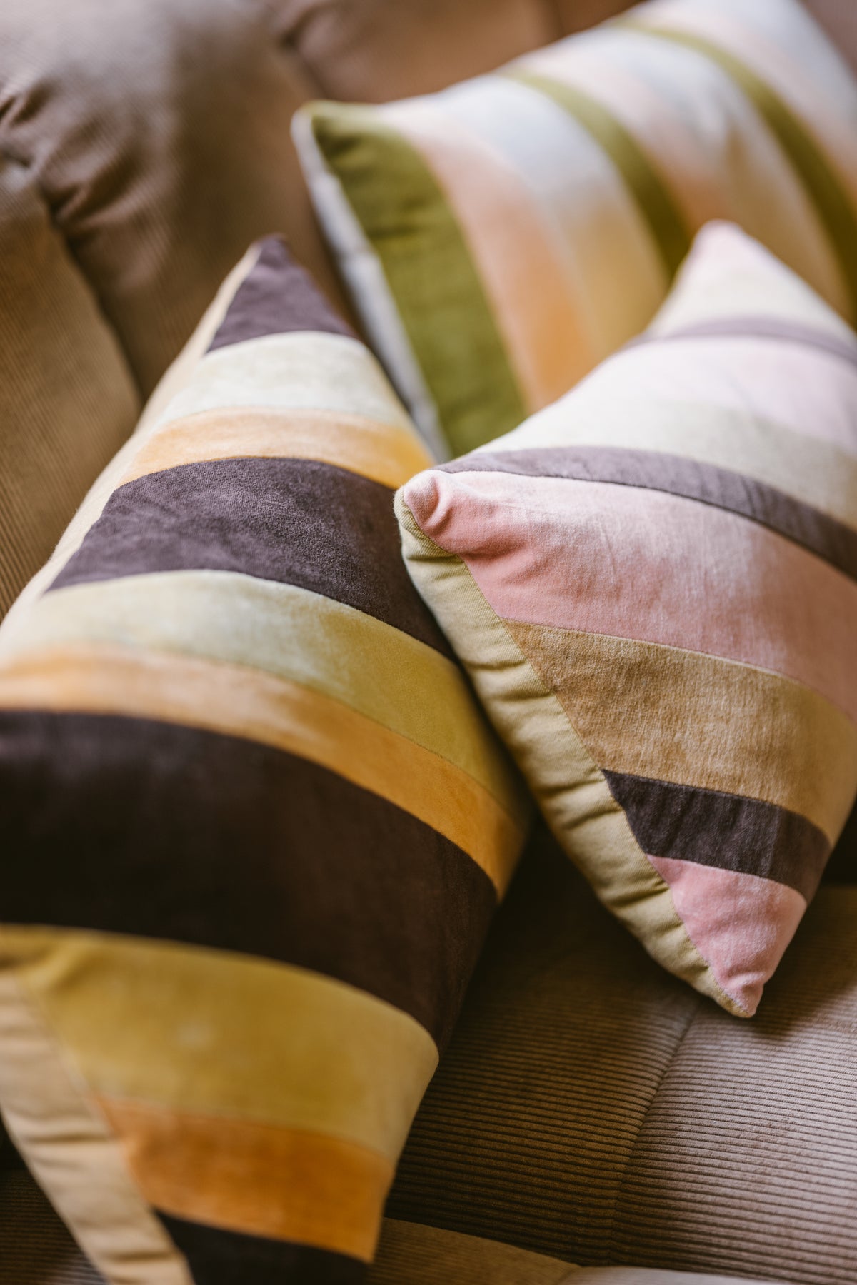 A rayas Velvet Cushion Sunkissed (50X30Cm) - HKliving