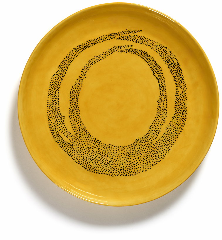 plateau-sunny-yellow-avec-motif-noir-feast-serax-1