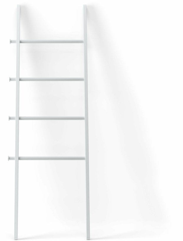 echelle-etendoir-en-frene-et-en-acier-blanche-leana-ladder-umbra-1