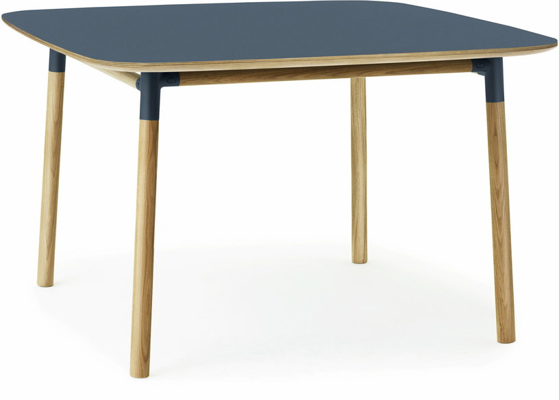 table-a-manger-carree-en-chene-et-lino-bleu-120-x-120-cm-form-normann-copenhagen-1