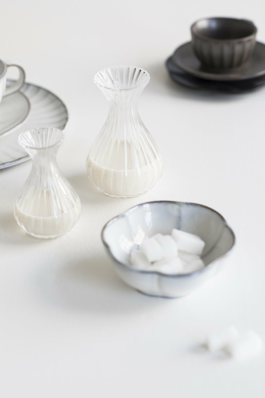 assiette-en-gres-cotelee-noire-9-cm-inku-serax-2