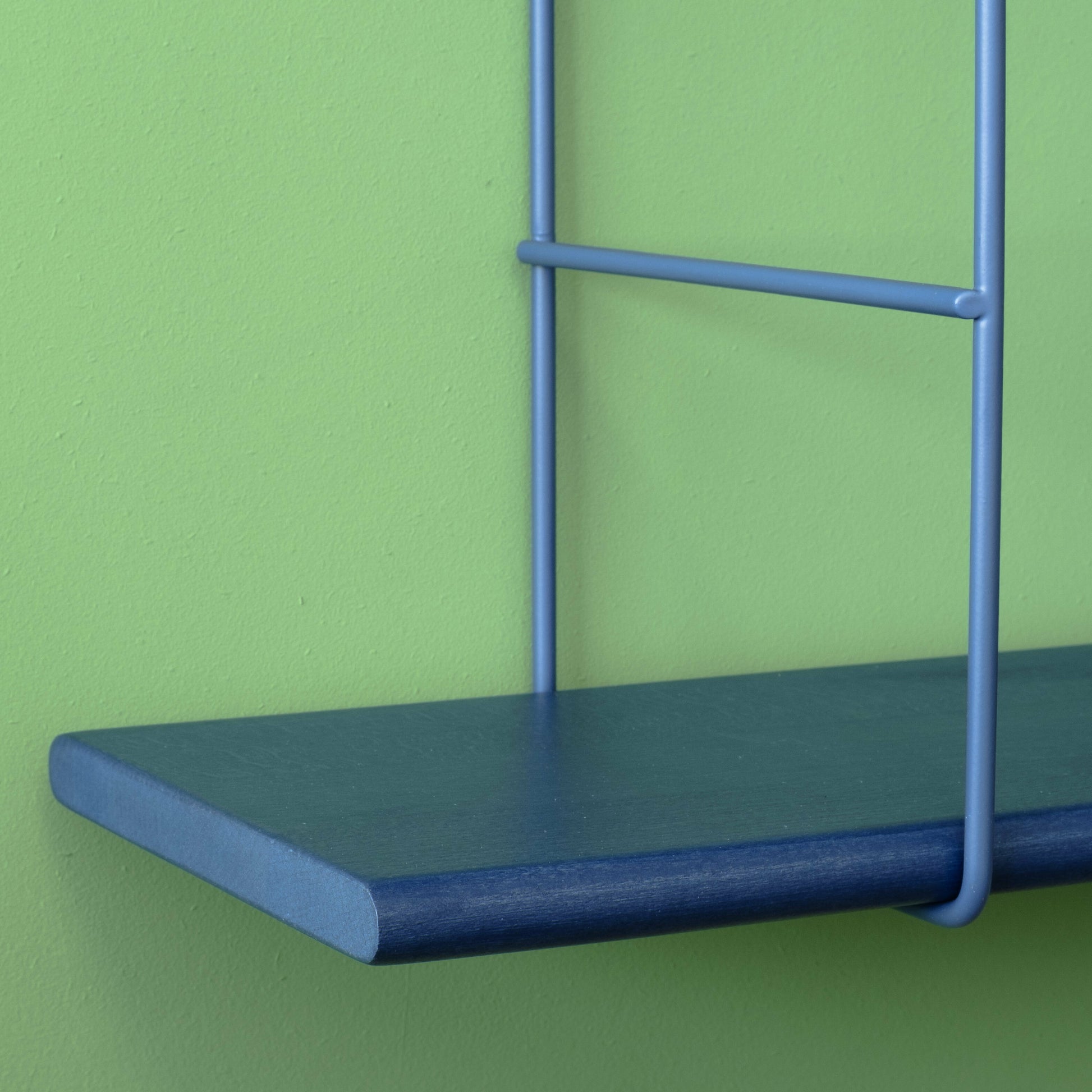 Étagère en hêtre et acier bleu denim Shrink - Studio Hausen — 264598.jpg