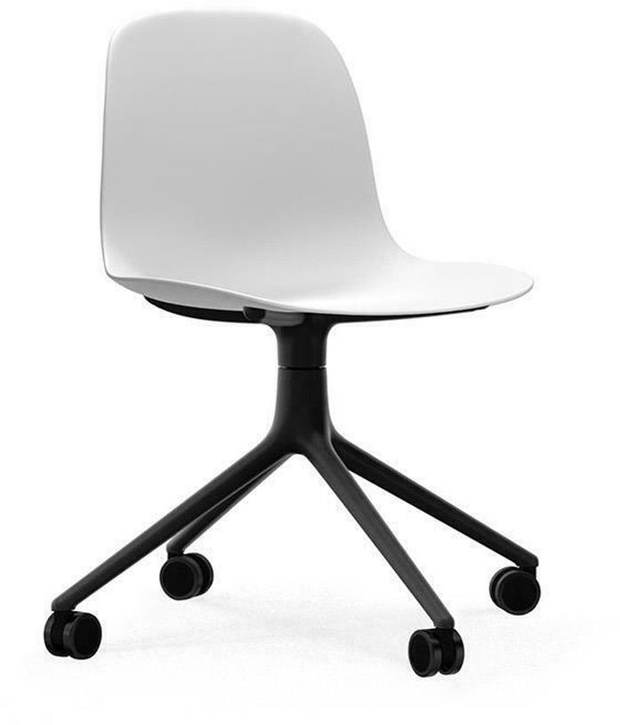 chaise-roulante-en-aluminium-noir-et-pp-form-normann-copenhagen-1