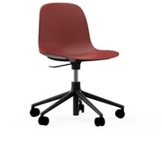 chaise-de-bureau-reglable-a-roulettes-en-pp-rouge-et-noire-swivel-5w-rouge-normann-copenhagen-1