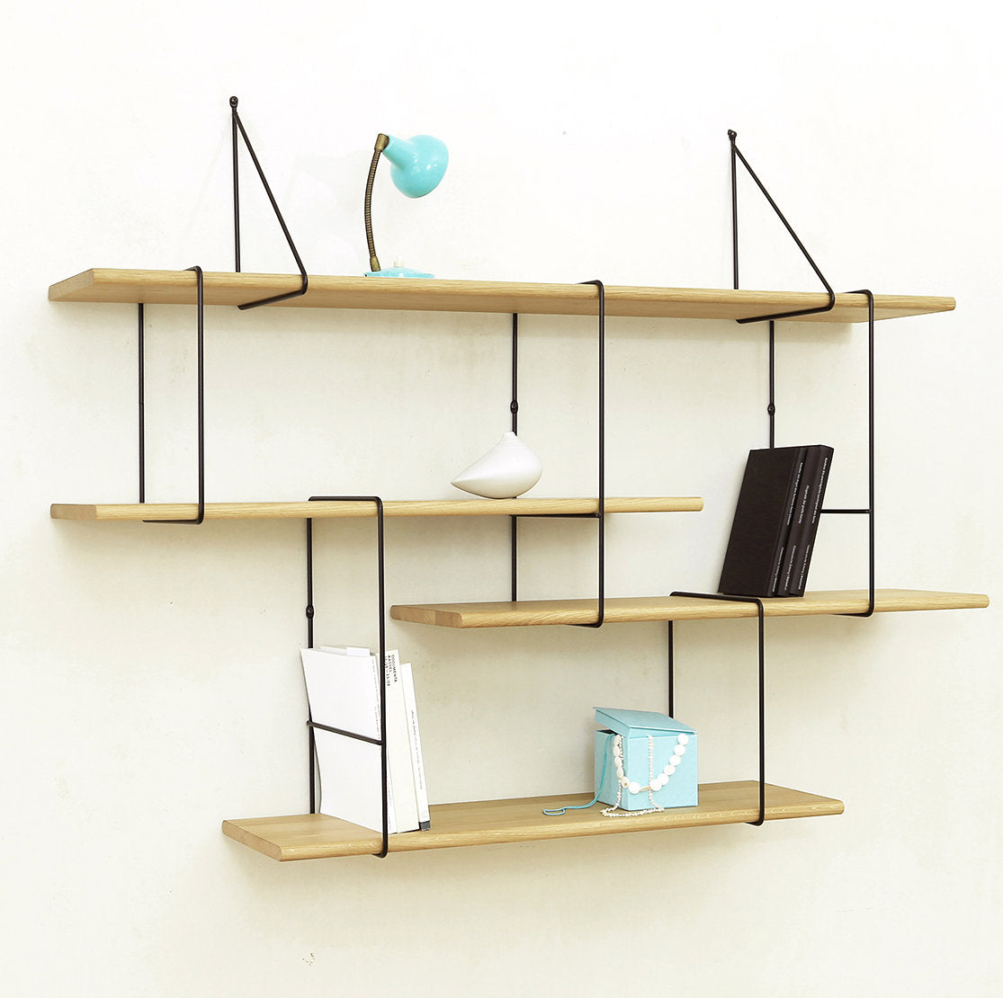 Link en roble y acero negro Setup1 - Studio Hausen