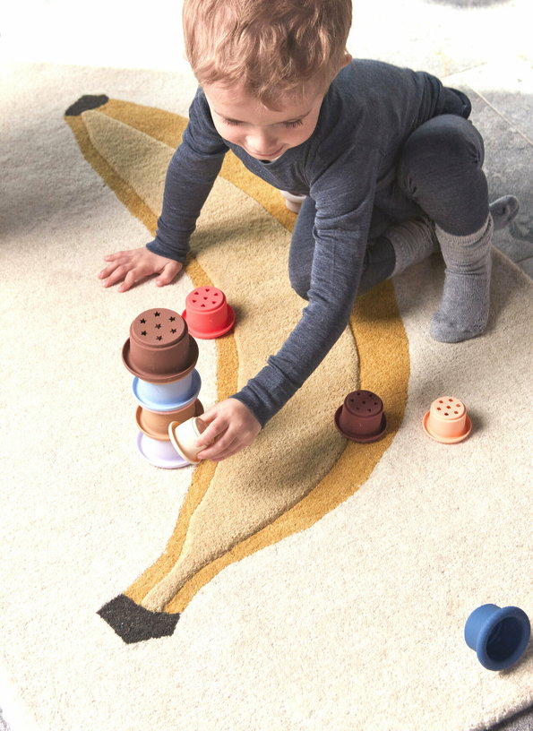 tapis-rectangulaire-en-laine-et-coton-jaune-140x80-cm-banana-oyoy-2