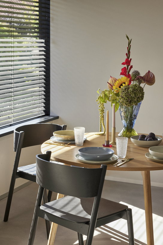 assiette-creuse-en-poudre-de-pierre-bleu-claire-23-cm-amare-hubsch-10