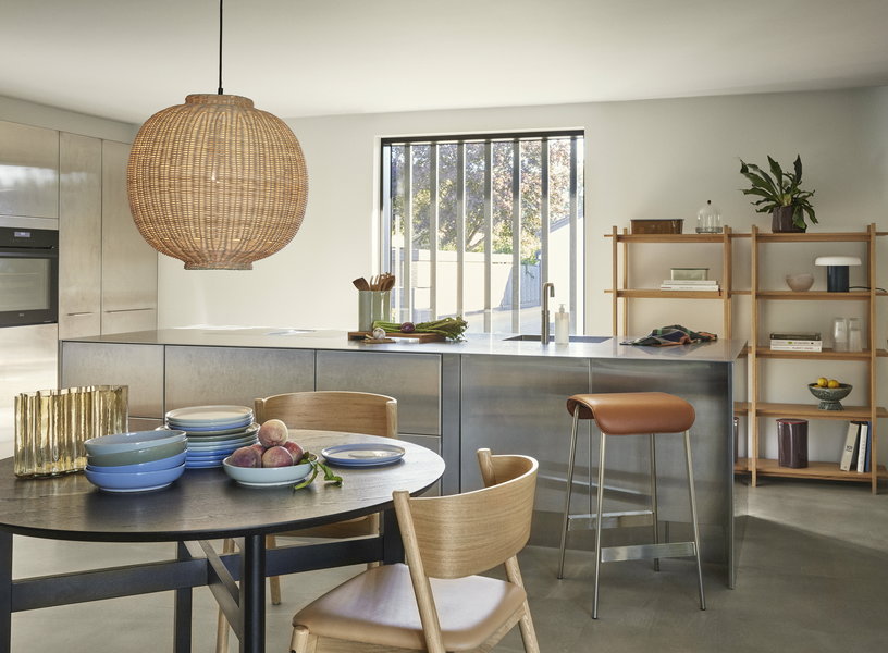 assiette-creuse-en-poudre-de-pierre-sable-23-cm-amare-hubsch-5