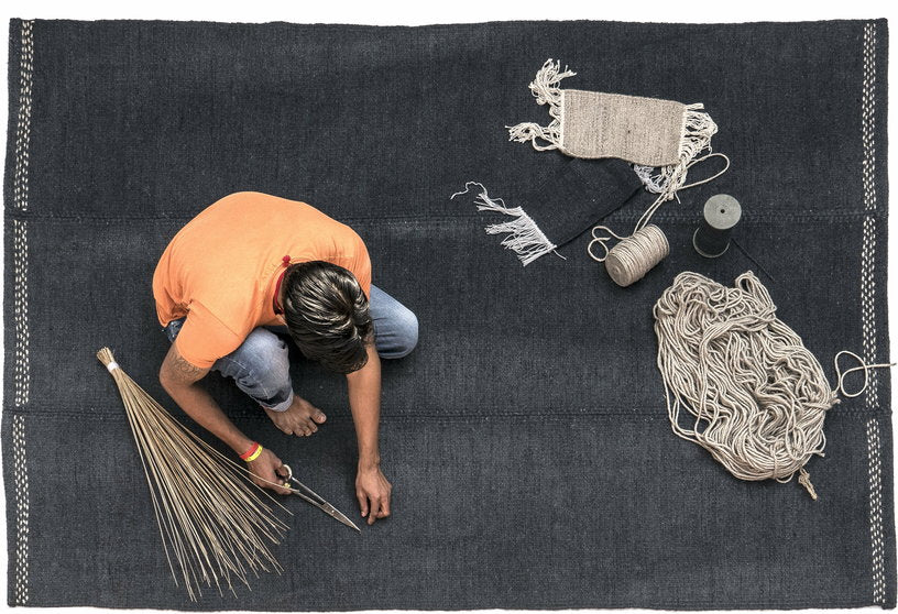 tapis-dhurrie-en-laine-bleu-marine-170x240-cm-mia-nanimarquina-2