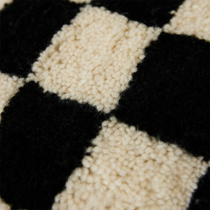 coussin-en-laine-damier-noir-et-blanc-50-x-50-cm-statement-hkliving-5