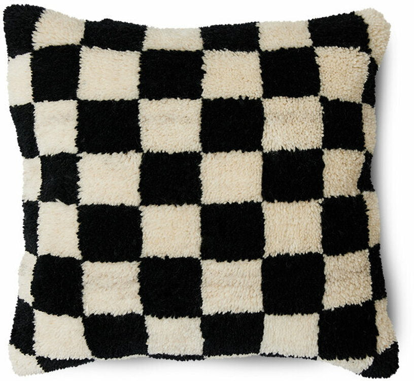coussin-en-laine-damier-noir-et-blanc-50-x-50-cm-statement-hkliving-4