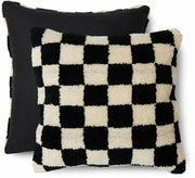coussin-en-laine-damier-noir-et-blanc-50-x-50-cm-statement-hkliving-1