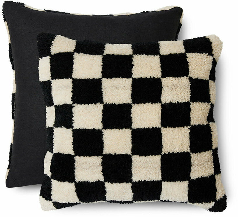 coussin-en-laine-damier-noir-et-blanc-50-x-50-cm-statement-hkliving-1