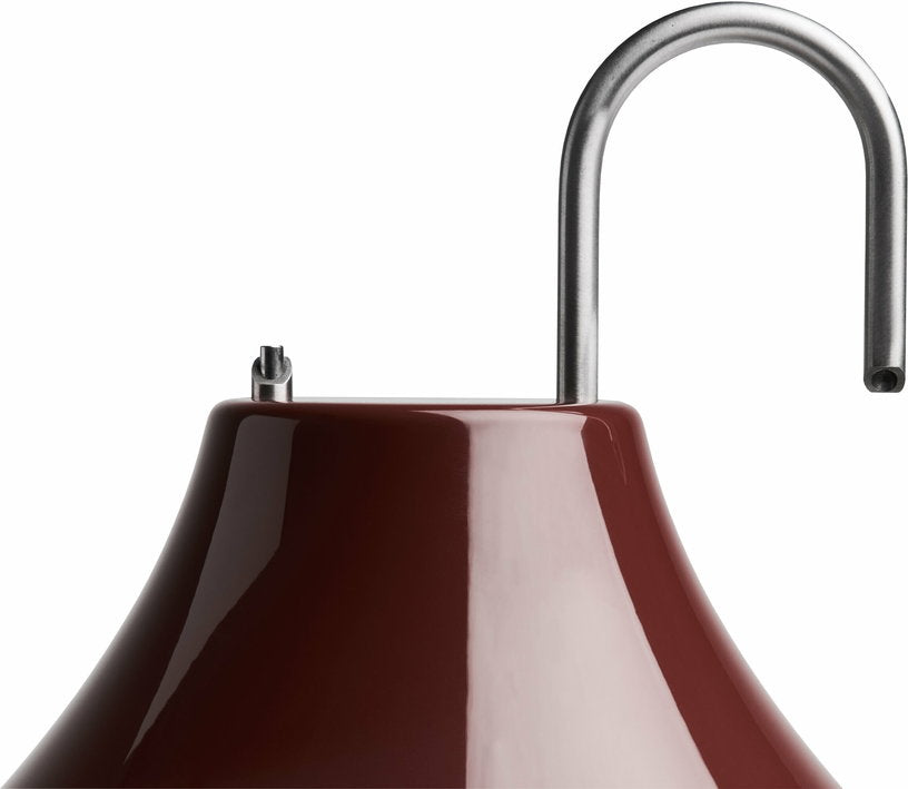 lampe-portable-en-acier-poli-rouge-19-x-30-cm-mousqueton-hay-4